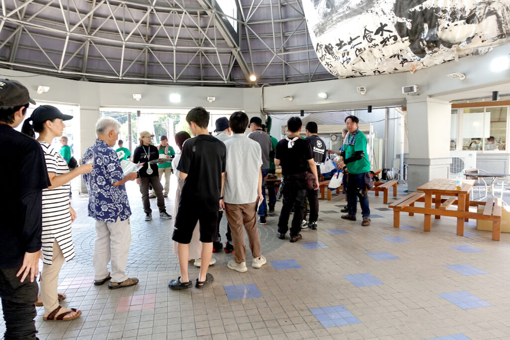 「道の駅 竜王かがみの里」ノベルティ配布風景