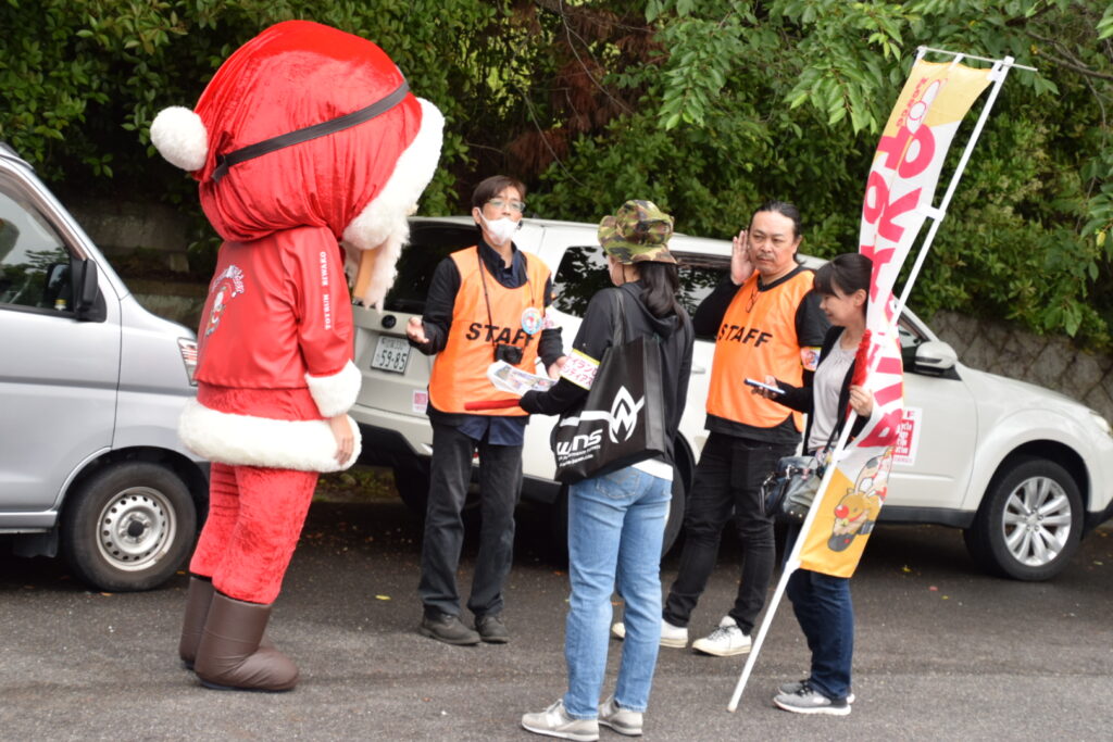 準備に取り掛かるボランティアスタッフ